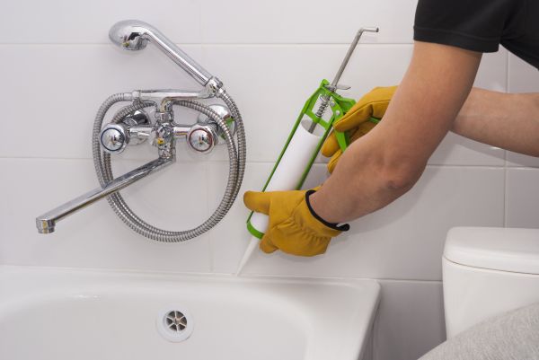 Bathtub Caulking in Richardson